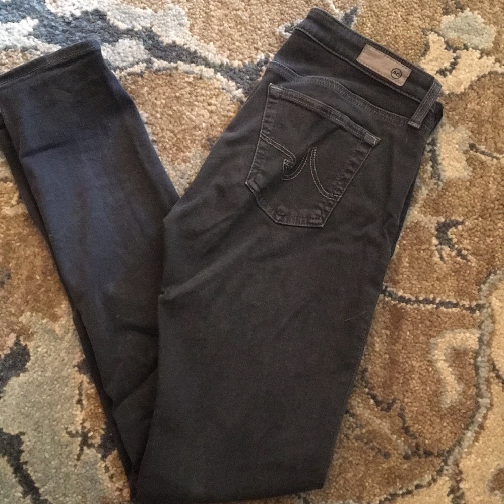 AG the stilt in grey jean. 27r